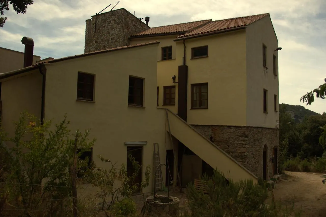 Le Petit Chateau Vezzi Portio Farm stay