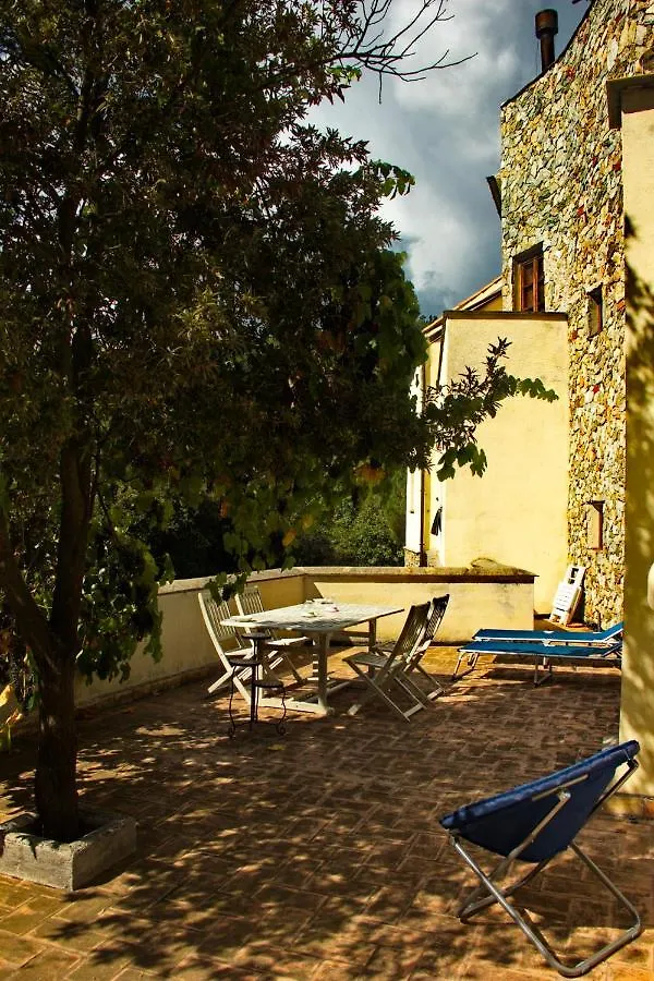 Farm stay Le Petit Chateau Vezzi Portio Italy