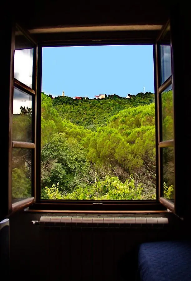 Le Petit Chateau Vezzi Portio Farm stay
