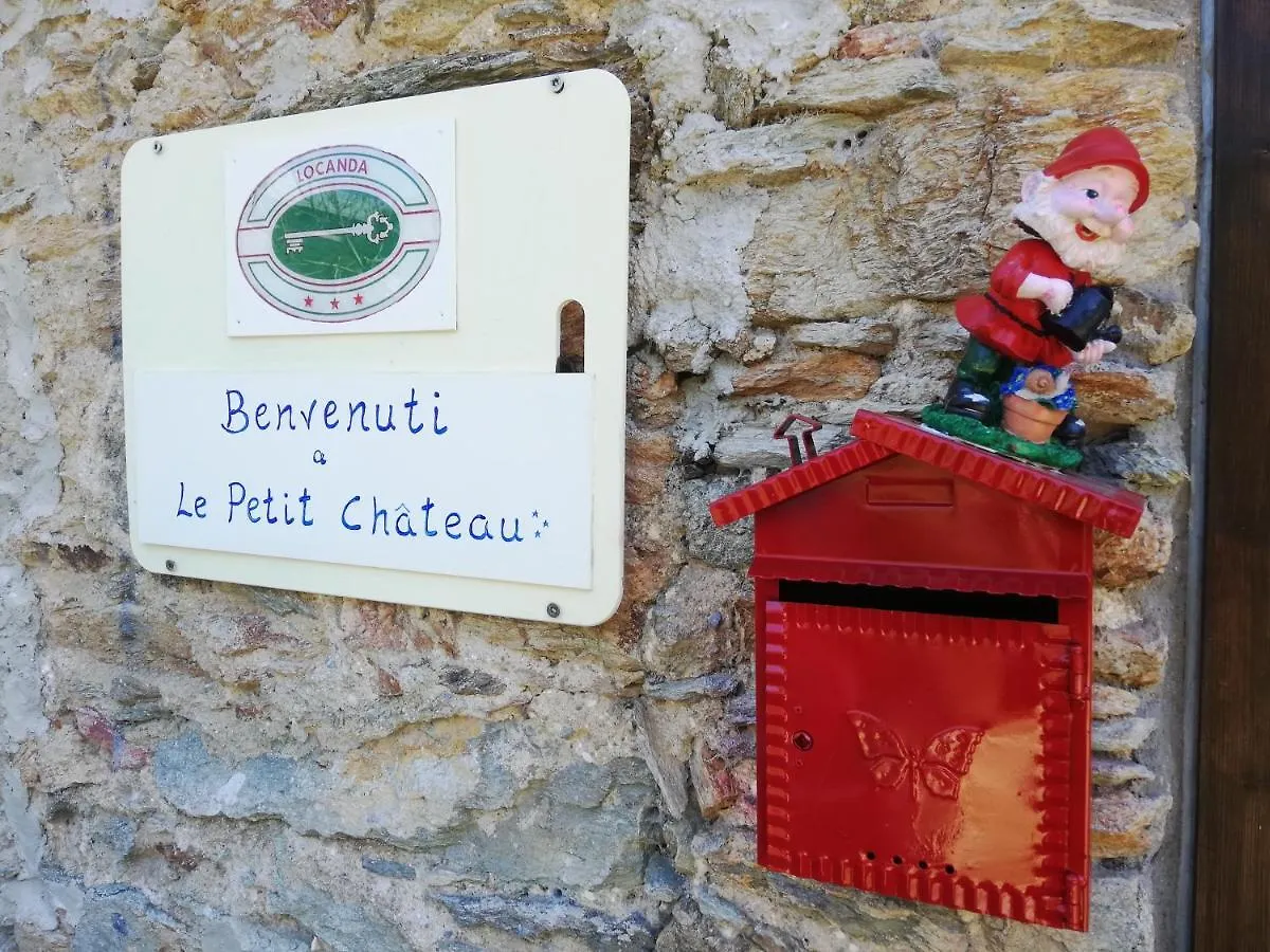 Farm stay Le Petit Chateau Vezzi Portio