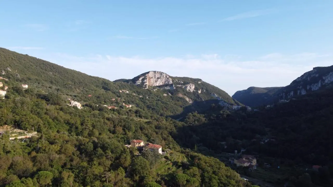 Le Petit Chateau Vezzi Portio Farm stay