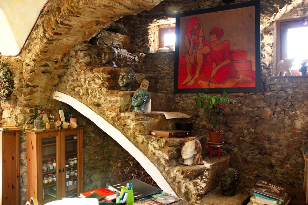 Farm stay Le Petit Chateau Vezzi Portio